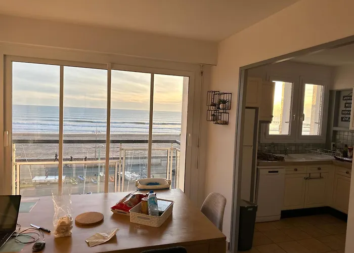 Bord De Vue Panoramique Avec Parking Prive 생장드몽